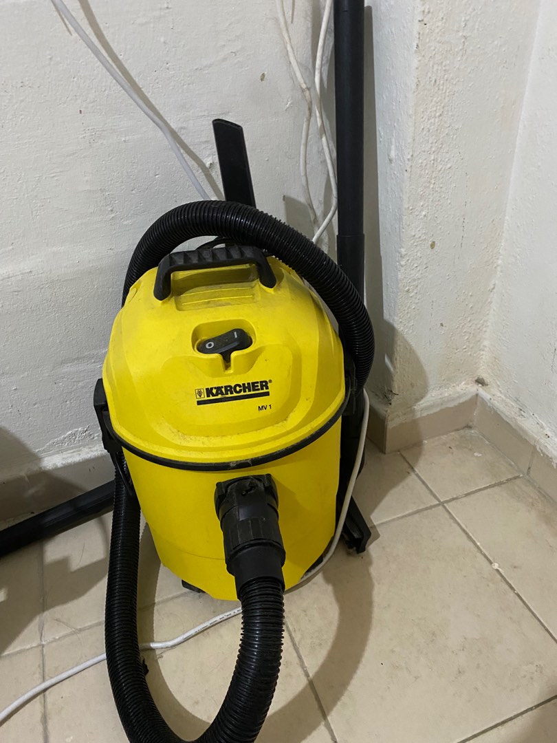 Karcher wet and dry vacuum, Furniture & Home Living, Cleaning