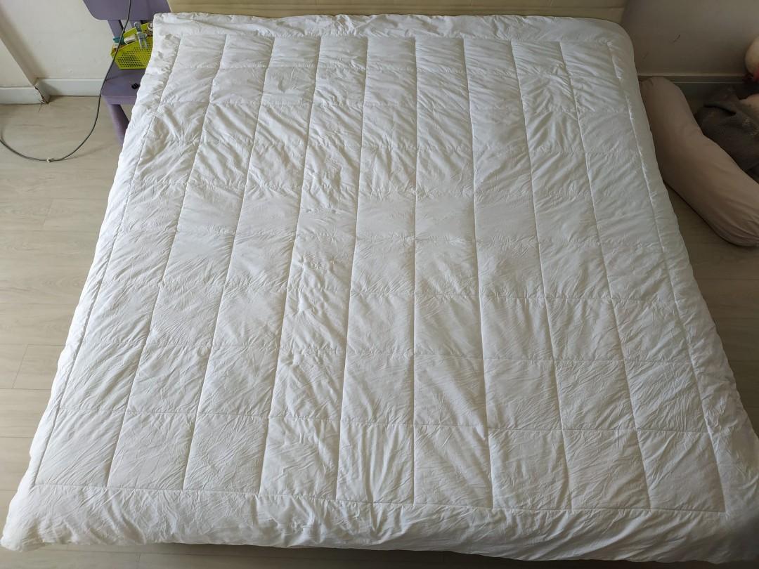 King koil queen size deluxe quilt, Furniture & Home Living, Bedding