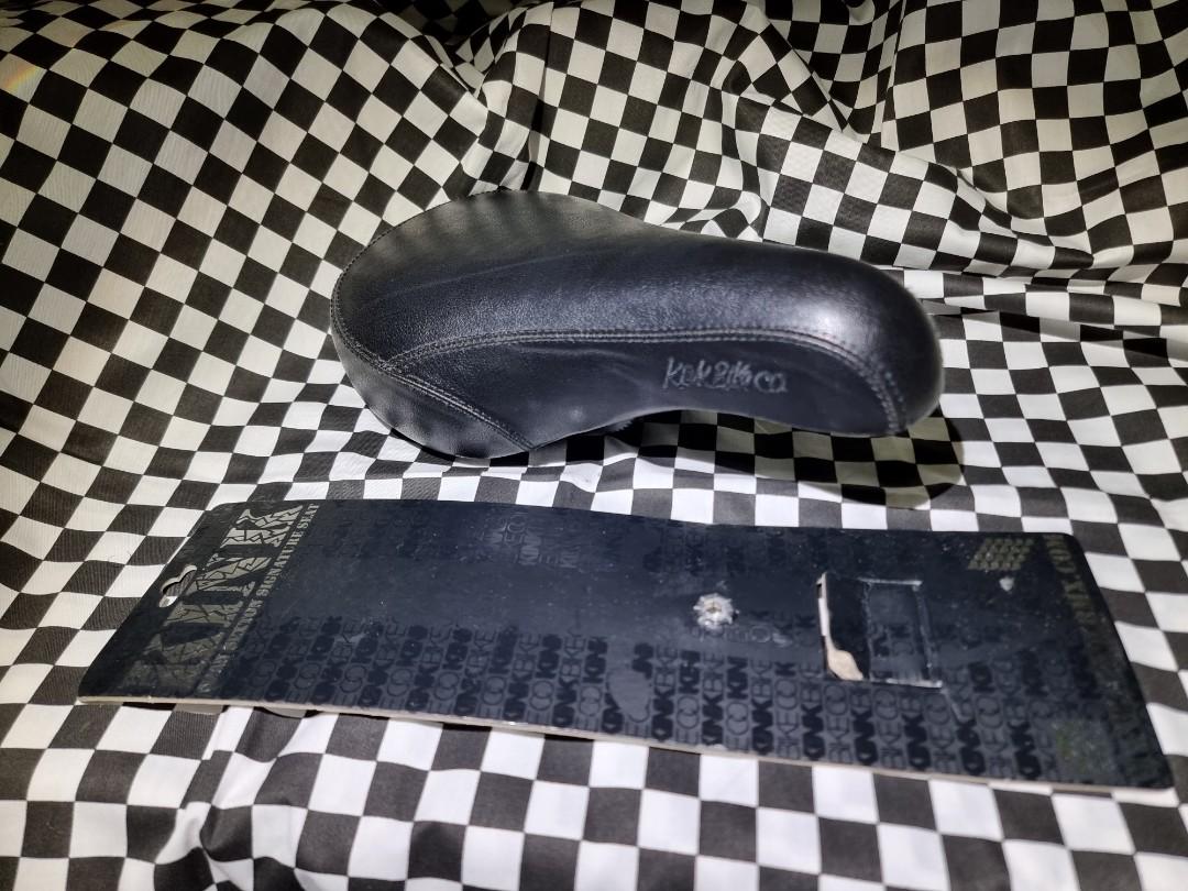 Kink outlet sexton seat