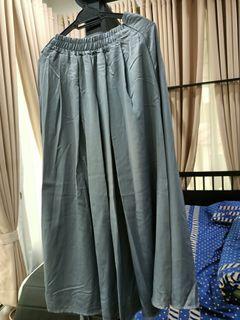 Long pleated grey skirt
