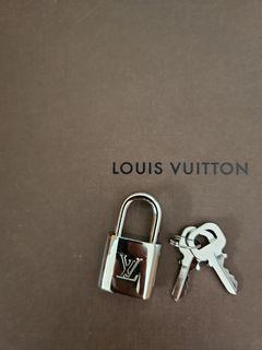 LOUIS VUITTON Vintage Metal LV Logo Lock Padlock & Two Key Set 207