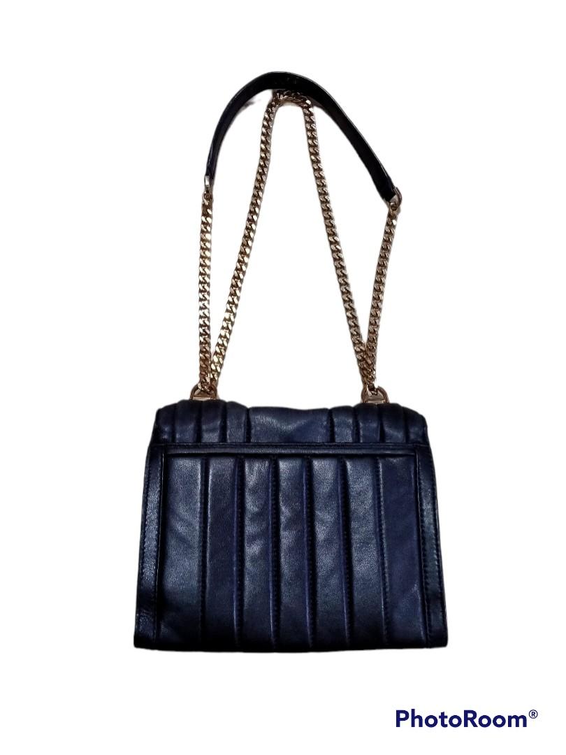 Michael kors convertible chain bag (Category: Luxury Bags & Wallets) located in Naga. Submitted by queburock (Listing ID 1157575690, Image 2). Description: used but very good condition gold hardware. light good hardware.