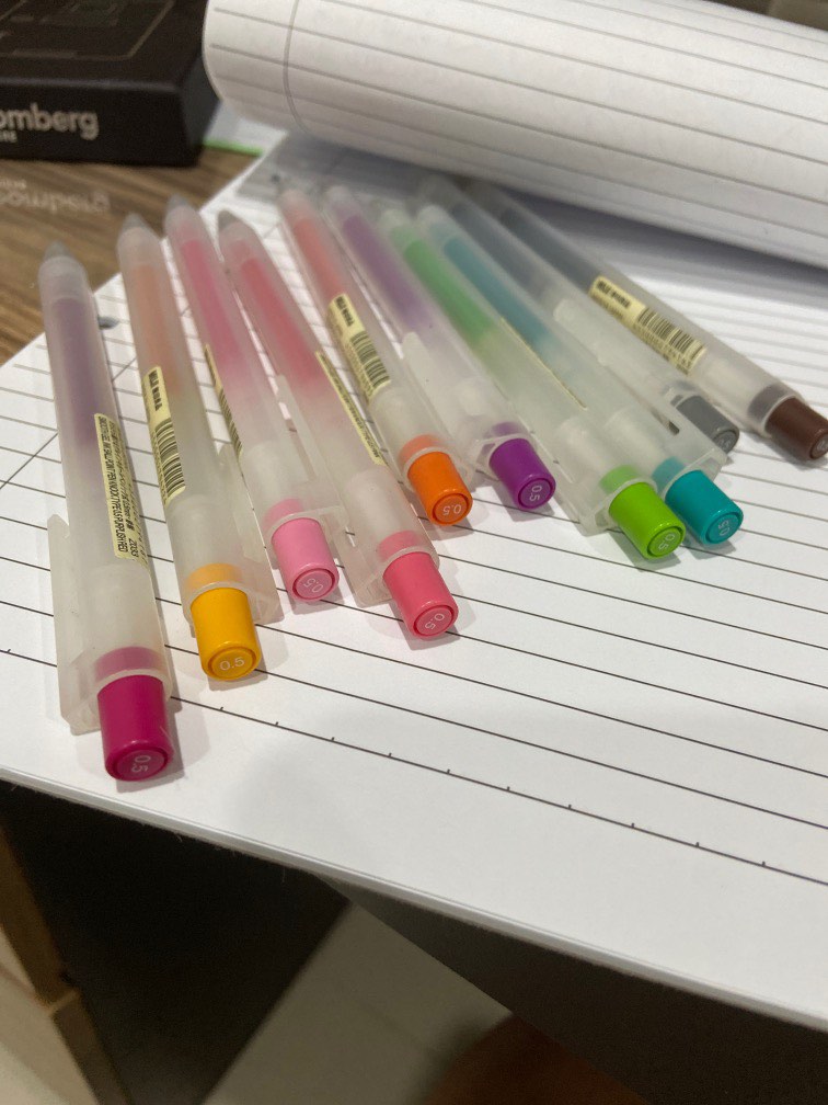 muji smooth gel ink ballpoint pen knock type, Hobbies & Toys