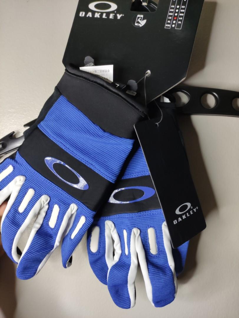 Oakley Factory gloves, Men's Fashion, Watches & Accessories, Gloves on  Carousell