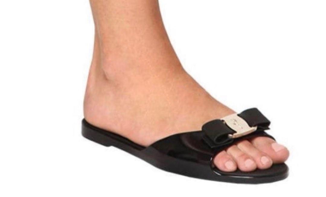 salvatore ferragamo cirella jelly slides
