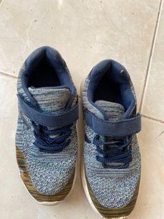 Sepatu anak