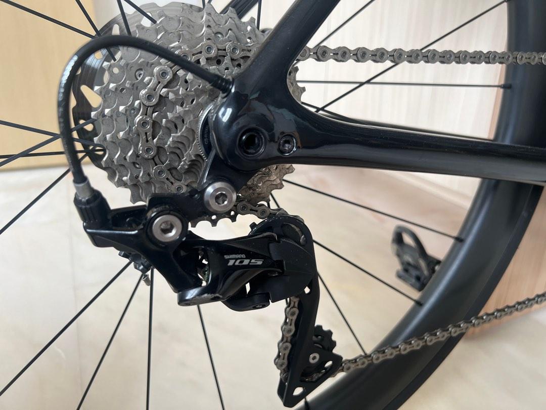 Specialized Tarmac SL6 - 2021 (Raw Carbon) - Full Bike (Category: Bicycles) located in Singapore. Submitted by radikal84 (Listing ID 1193458020, Image 2). Description: -2021 Model- 💢RAW CARBON ON CLEAR COAT/LIMITED SETS💢 There is no paint over the carbon, meaning you can see the carbon weave under the clear coat. It’s also 80grams lighter. •Lightly used •Size 54 •Uncut steerer •SWorks Seatpost and Fork •Specialized Power Saddle •Roubaix Bar Tap
