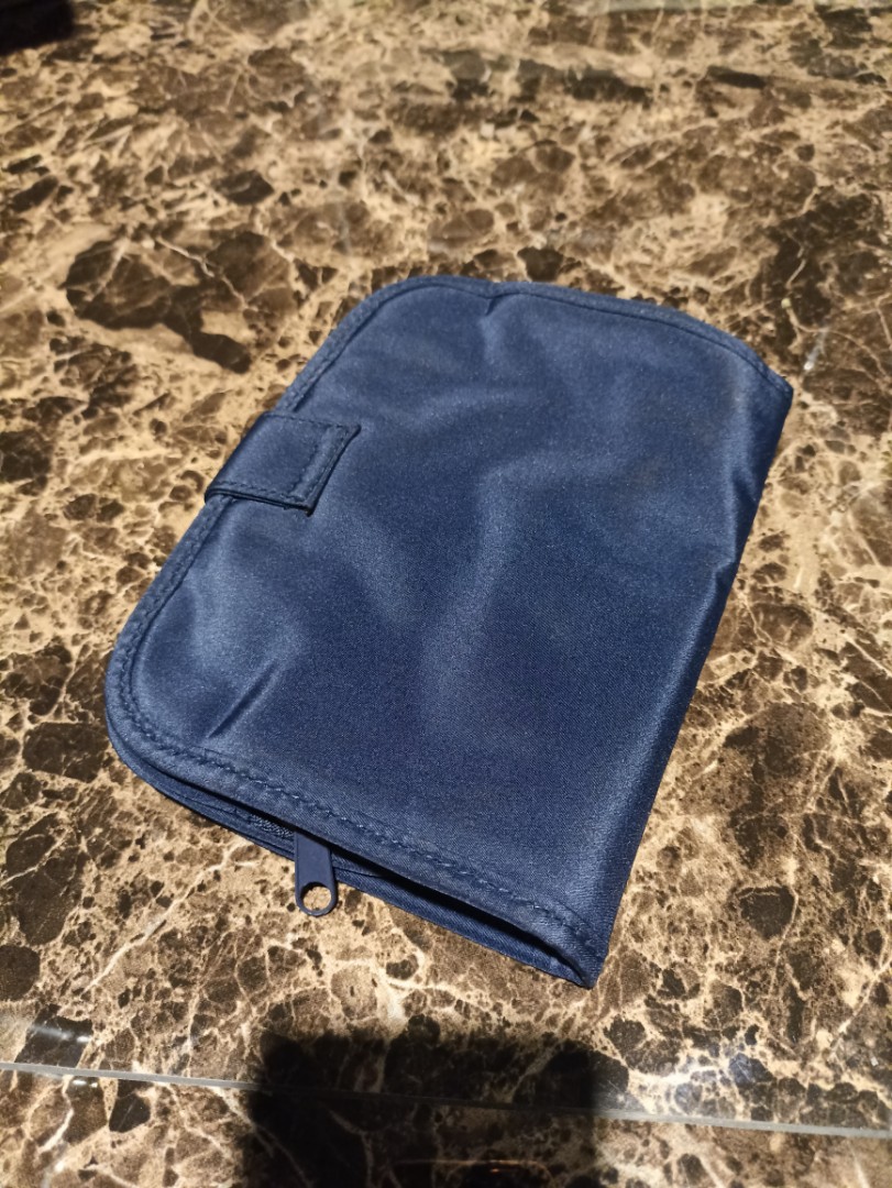 Tas Kecil Biru Tua, Fesyen Pria, Tas & Dompet , Lainnya di Carousell