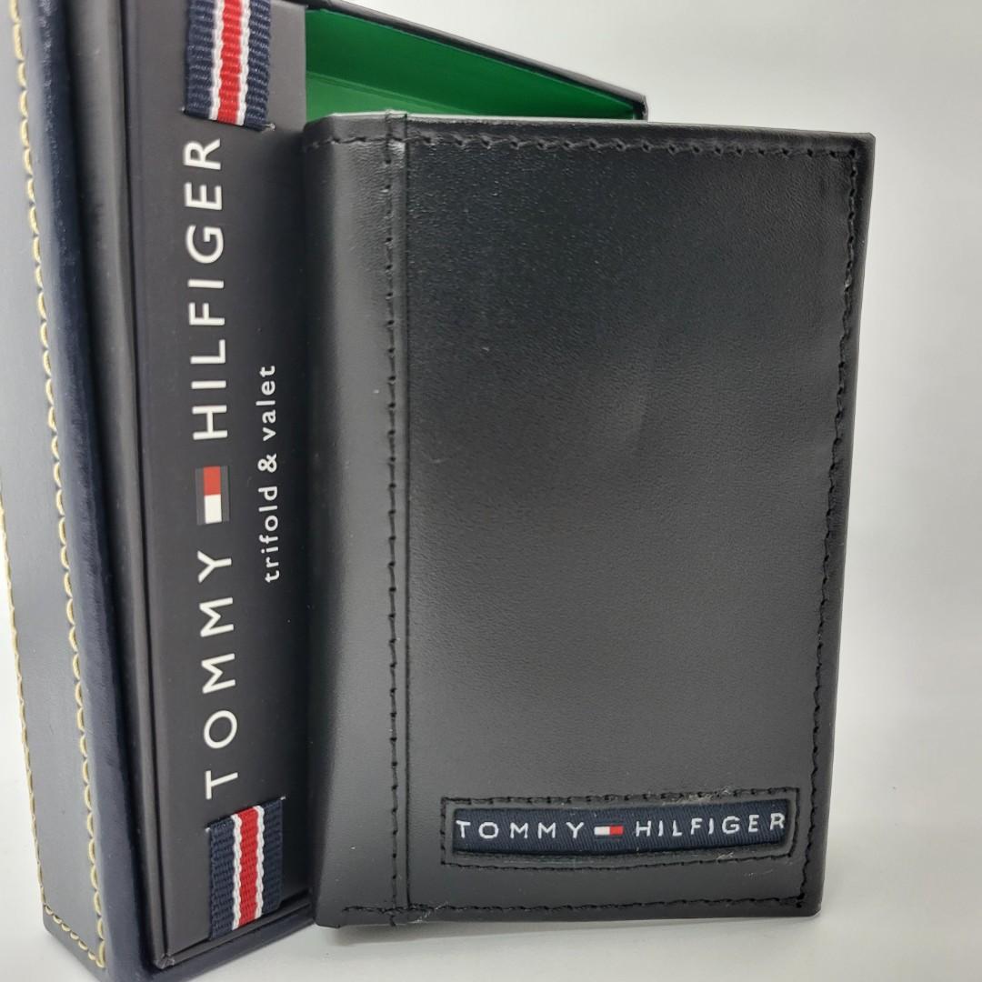 Tommy Hilfiger Men's Leather Wallet 男裝真皮銀包 附送禮盒 *多色可訂* 全新現貨正品 生日禮物 男朋友禮物 （分類：銀包、卡片套）位於 Hong Kong。 由 shopyourshk 提交（商品編號 1193558397，圖片 2）。簡介： ‧品牌: Tommy Hilfiger ‧Color: Black 黑色 ‧100% Leather ‧9個卡片位，1個證件位，1個收據位，2個紙幣位 ‧尺寸: 3.25 Inches x 4.15 Inches - - ▶️▶️更方便瀏覽產品，支持線上付款即上: https://shopyourshk.com/products/%E7%8F%BE%E8%B2%A8-tommy-hilfiger-%E7%94%B7%E8%A3%9D%E7%9C%9F%E7%9A%AE%E9%8A%80%E5%8C%85-%E9%99%84%E9%80%81%E7%A6%AE%E7%9B%92-3 - - ~~~如非列明，所有貨