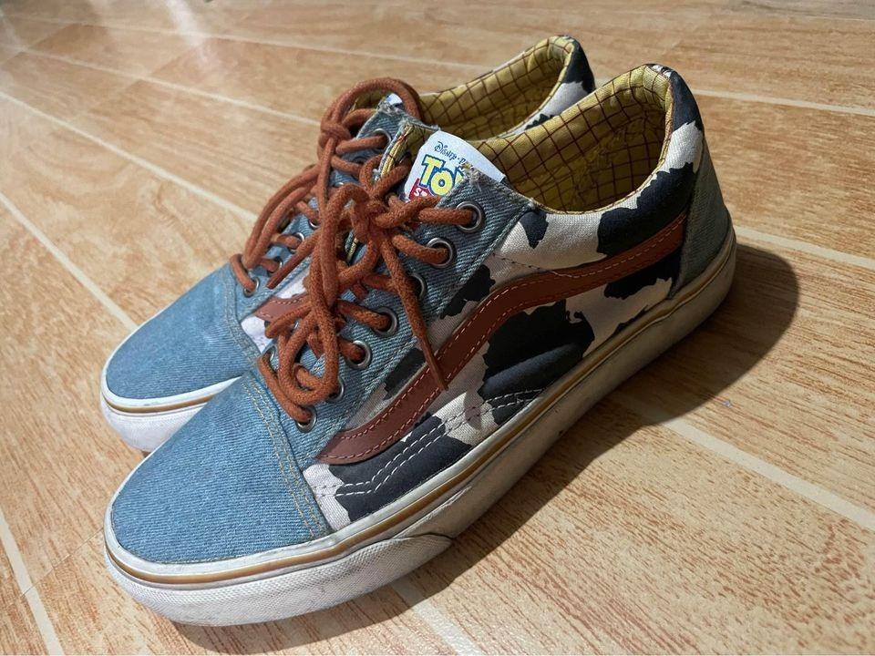 Vans toy story woody old skool store