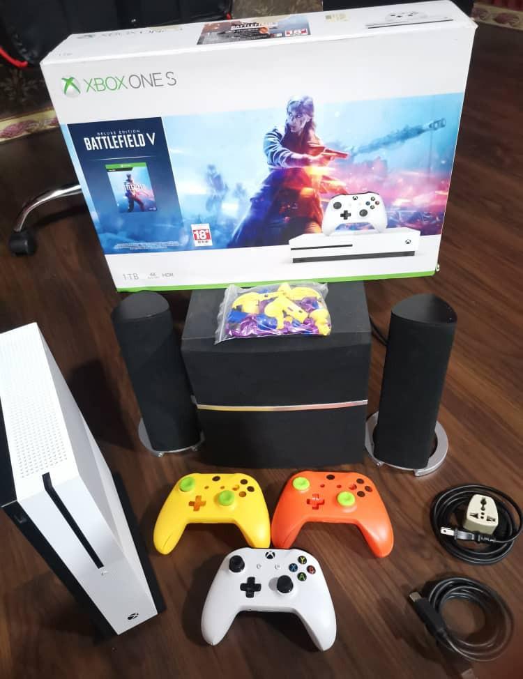 XBOX One S 1TB COD POS