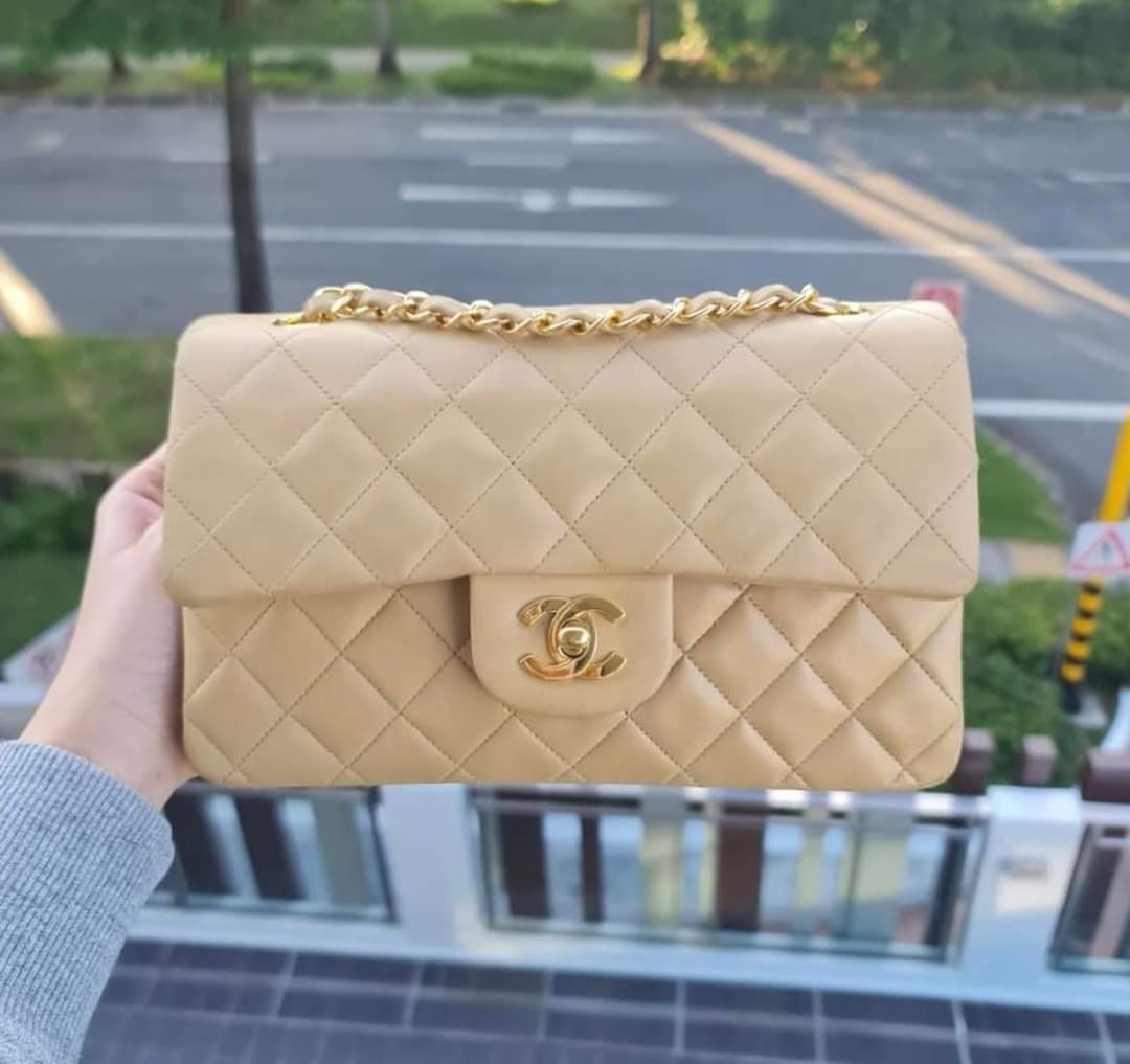 CHANEL UNBOXING 2022 l STRAW TOTE l VINTAGE CHANEL BAG FROM 90's l 31 DAYS  OF UNBOXINGS l 📦 DAY 1 