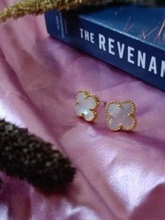 10k Gold Vermeil Vintage Alhambra (Mother of Pearl) Earring