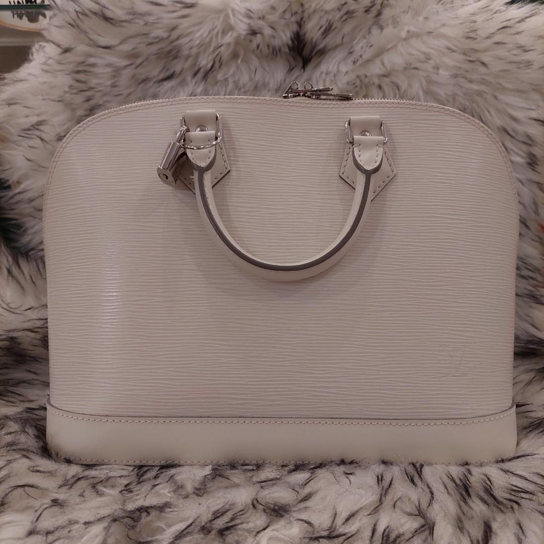 Alma Epi MM (Category: Luxury Bags & Wallets) located in Quezon City. Submitted by luxurybrokerph (Listing ID 1188536861, Image 2). Description: witb dustbag and lock,lost key guaranteed authentix.