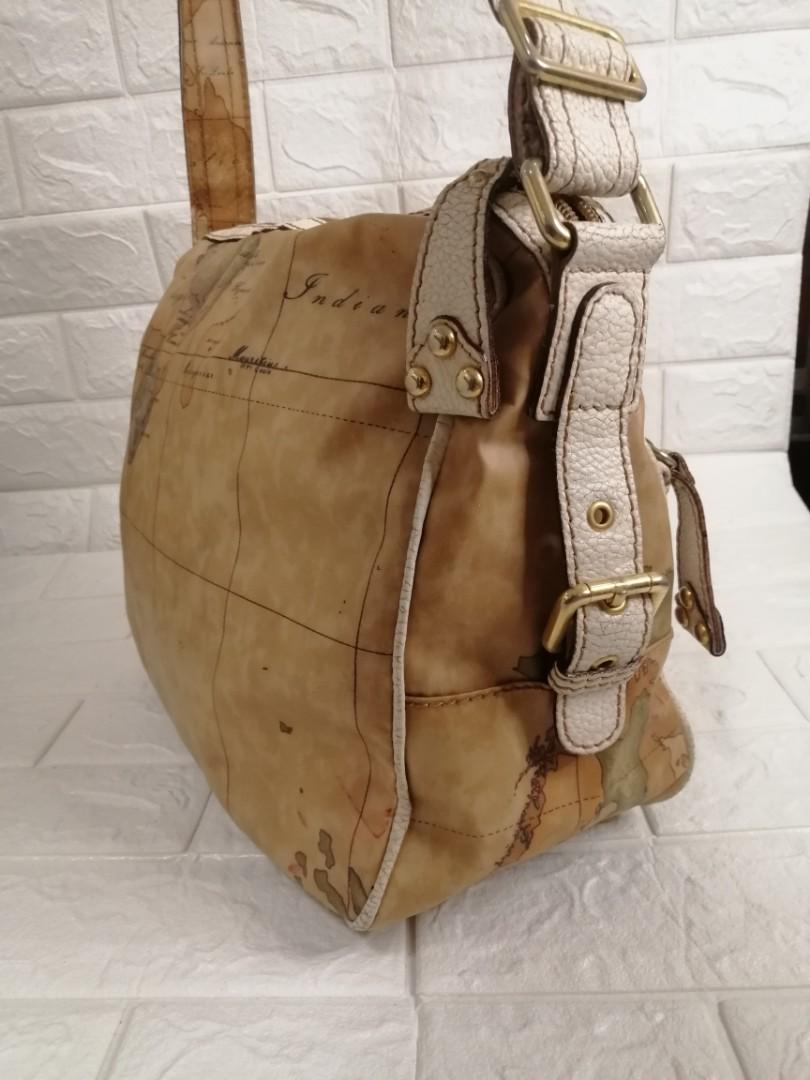 Alviero Martini 1 Classe Sling Bag (Category: Luxury Bags & Wallets) located in Las Pinas. Submitted by etoksi1234 (Listing ID 1188525585, Image 3). Description: Pre-loved Alviero Martini Classe 1 Classe Sling Bag. With minimal signs of wear please zoom in photos for reference and chat the seller for more detailed photos... Please manage your expectations. All sales are final. Kindly examine pictures carefully when buying online. No return, excha