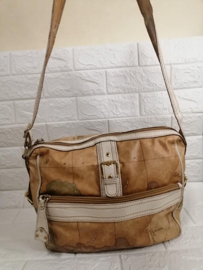 Alviero Martini 1 Classe Sling Bag (Category: Luxury Bags & Wallets) located in Las Pinas. Submitted by etoksi1234 (Listing ID 1188525585, Image 1). Description: Pre-loved Alviero Martini Classe 1 Classe Sling Bag. With minimal signs of wear please zoom in photos for reference and chat the seller for more detailed photos... Please manage your expectations. All sales are final. Kindly examine pictures carefully when buying online. No return, excha