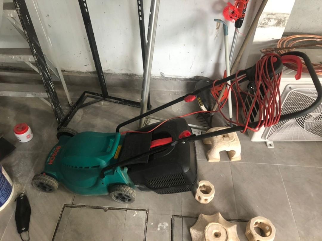 Bosch Rotak 320, Furniture & Home Living, Gardening, Grass Mowers ...