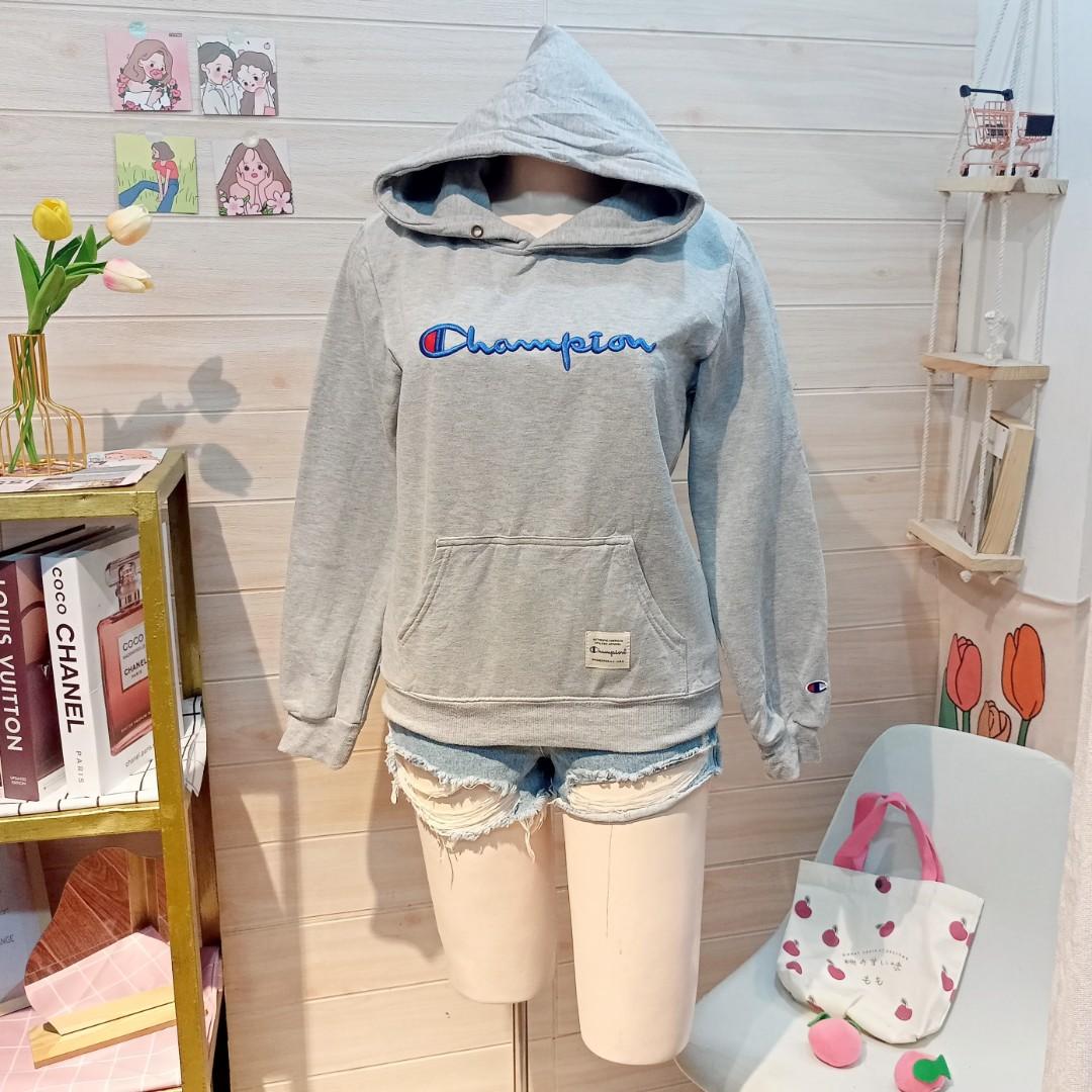 Champion embroidered hotsell sweater quito