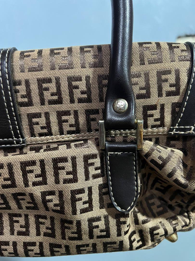 Fendi bag (Category: Luxury Bags & Wallets) located in Mangaldan. Submitted by sheenaluxarchive (Listing ID 1188495161, Image 3). Description: Fendi handbag Flaws niya lining need parepair Sa labas walang flaws maganda. .