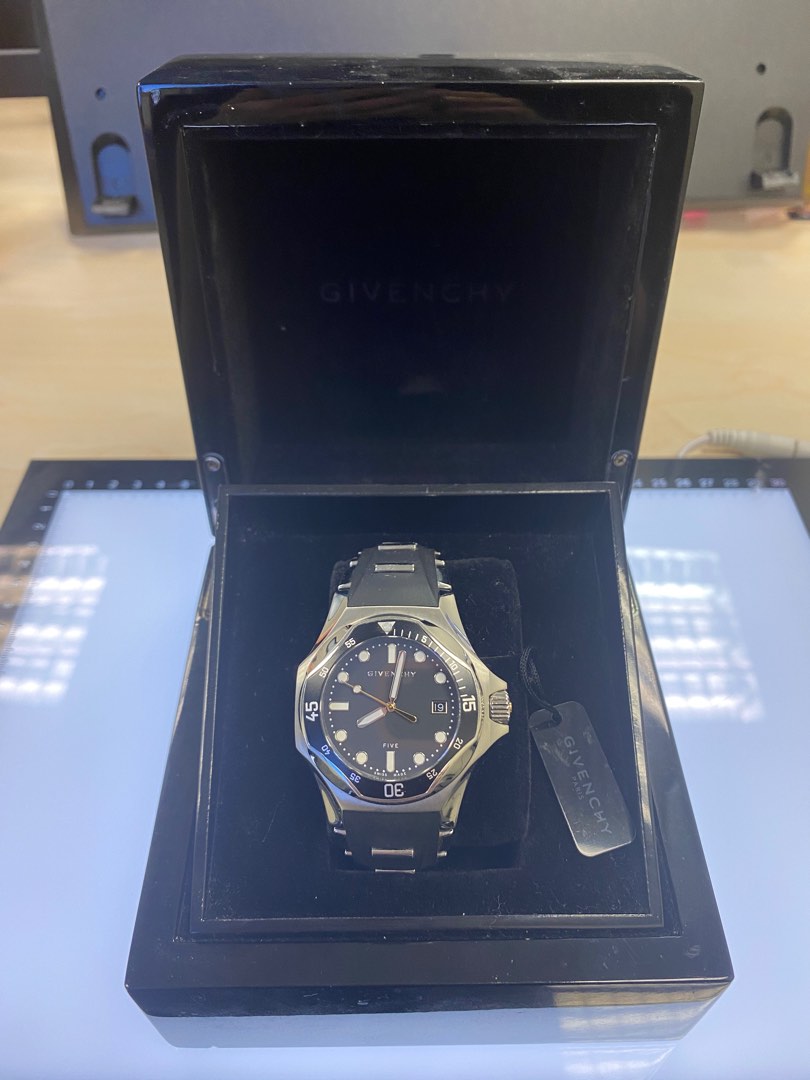 Givenchy five top shark watch