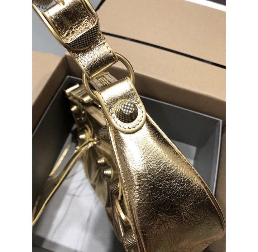 gold le cagole (Category: Luxury Bags & Wallets) located in Manila. Submitted by chicandbaddie (Listing ID 1188461509, Image 2). Description: dm pls.