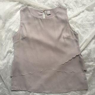 Gray Bayo scallop trim sleeveless blouse