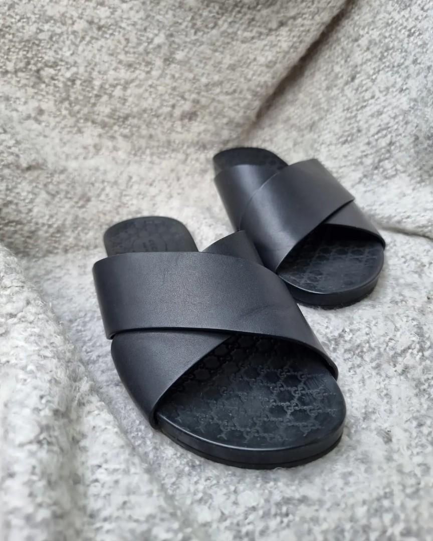 Gucci slides size 35 best sale