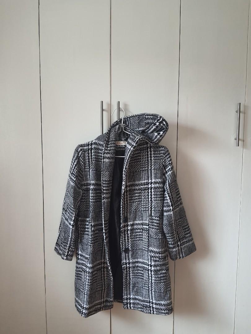 Houndstooth coat, Women's Fashion, Coats, Jackets and Outerwear on Carousell
