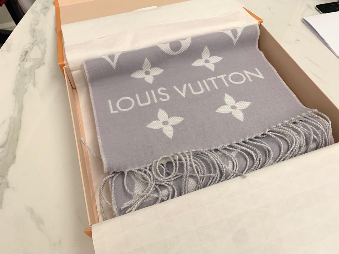 Louis Vuitton - LV Essential Scarf - Wool - Gris Clair - Women - Luxury