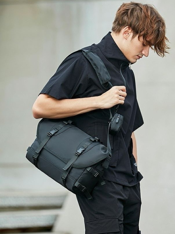 Mens black messenger bag outlet
