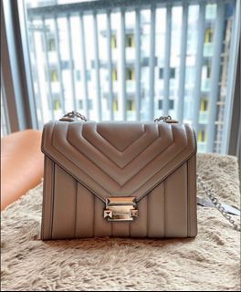 (Category: ) located in . Submitted by JHopeHK (Listing ID 1188454885, Image 1). Description: .