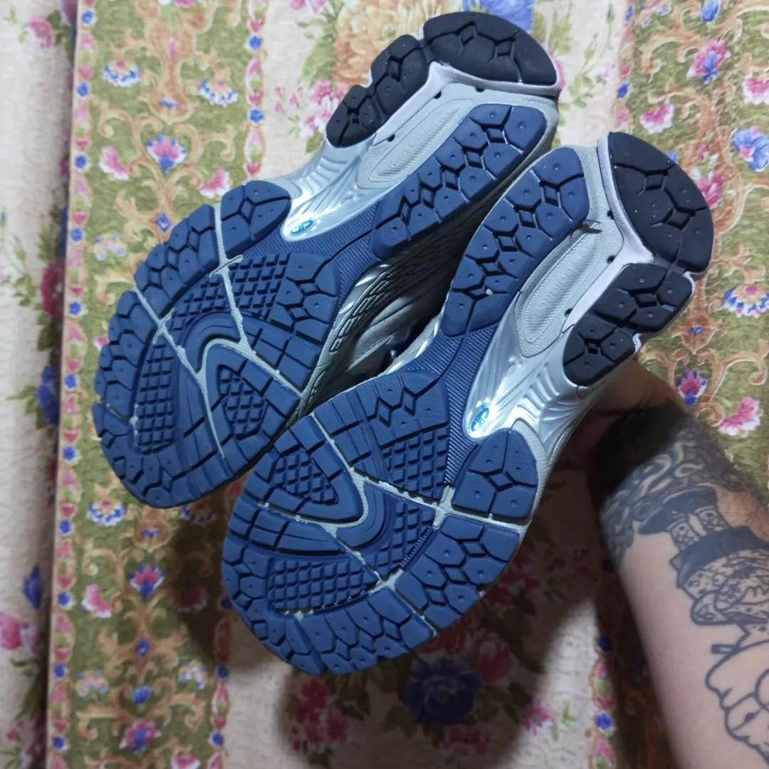 new balance yellow white