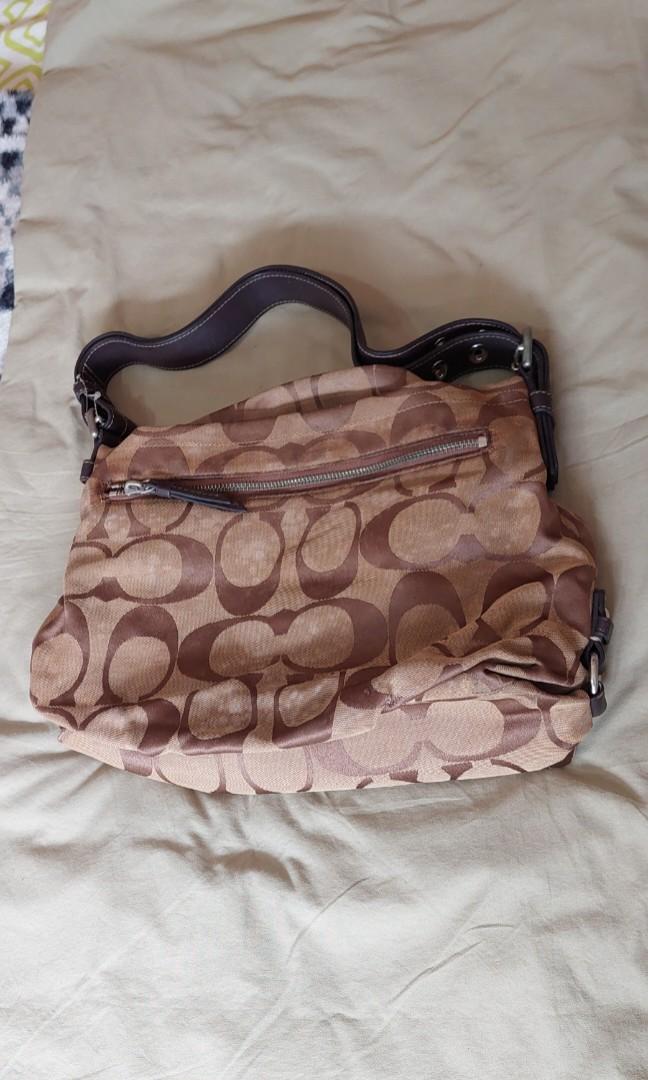 [ORIG] Coach Bag (Category: Luxury Bags & Wallets) located in Quezon City. Submitted by mariieee_ (Listing ID 1188523175, Image 2). Description: Original for Cleaning RFS: Decluttering.
