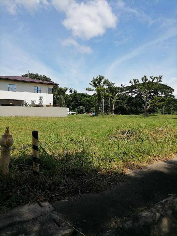 Lot for Sale in Phase 1 across Phase 3, in Manila Southwoods Estate