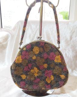 ROUND BEADED FLORAL BAG.