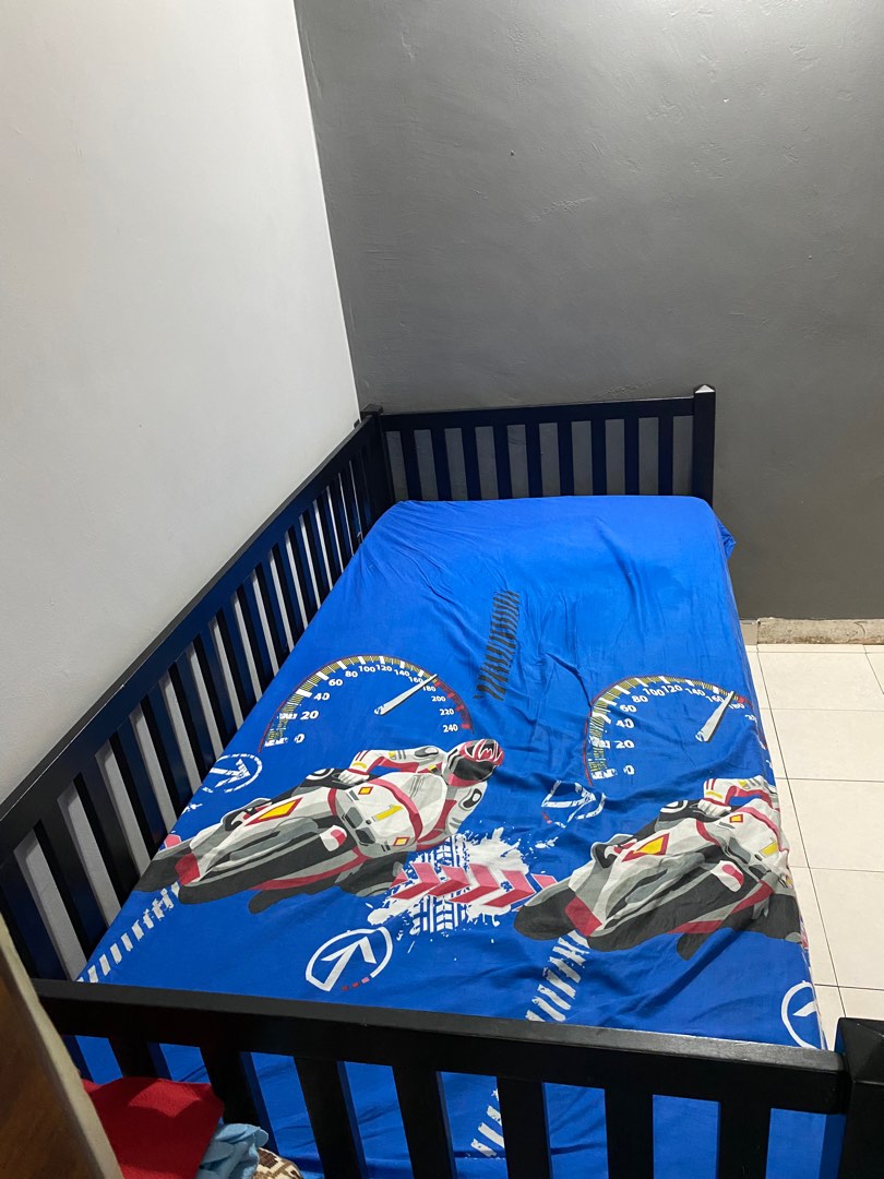 Single daybed, Furniture & Home Living, Furniture, Bed Frames