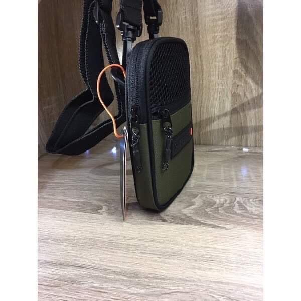 Superdry Sport Pouch (Khaki) (Category: Sling Bags) located in Pasig City. Submitted by brandedcollection20 (Listing ID 1188457981, Image 3). Description: 100% Brand New 100% Legit 100% Original 100% Authentic Two tone sling pouch with embossed brand logo Polyester Lined interior Zip closure 1 front zip pocket Adjustable shoulder strap Dimensions: L15cm x H20cm x W3cm Shoulder drop: 68cm.