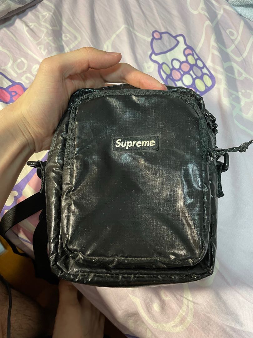 Supreme shoulder bag fw17, 男裝, 袋, 小袋- Carousell