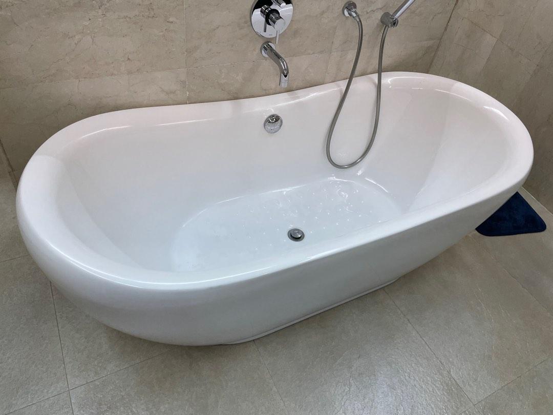 TOTO Bathtub free standing stand alone, Perabotan Rumah di Carousell