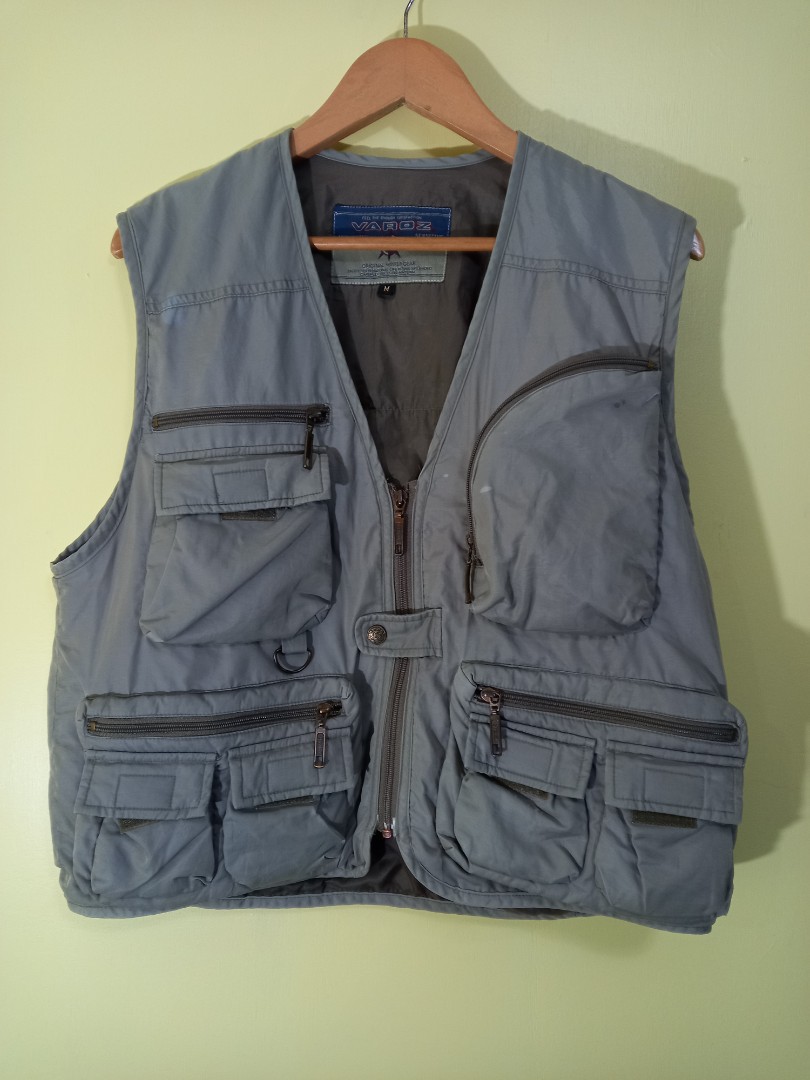 Varoz vest, Men's Fashion, Coats, Jackets and Outerwear on Carousell
