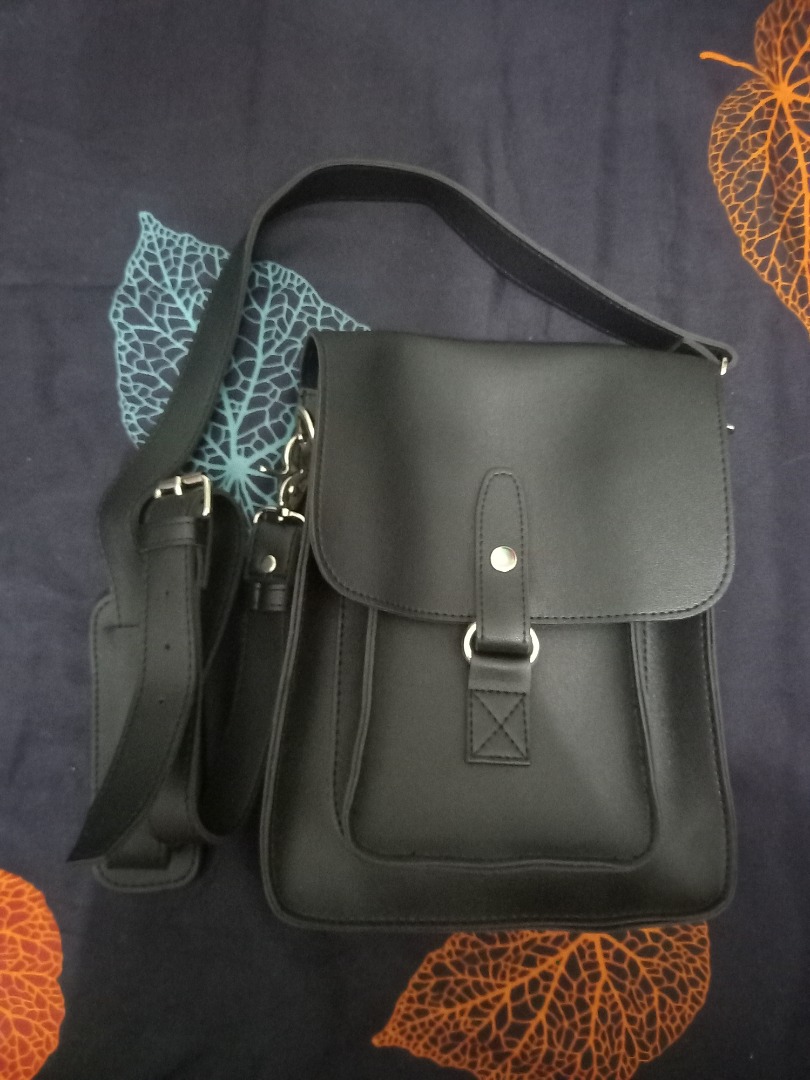 Vegan Leather Black Body Bag Unused, Women's Fashion, Bags & Wallets