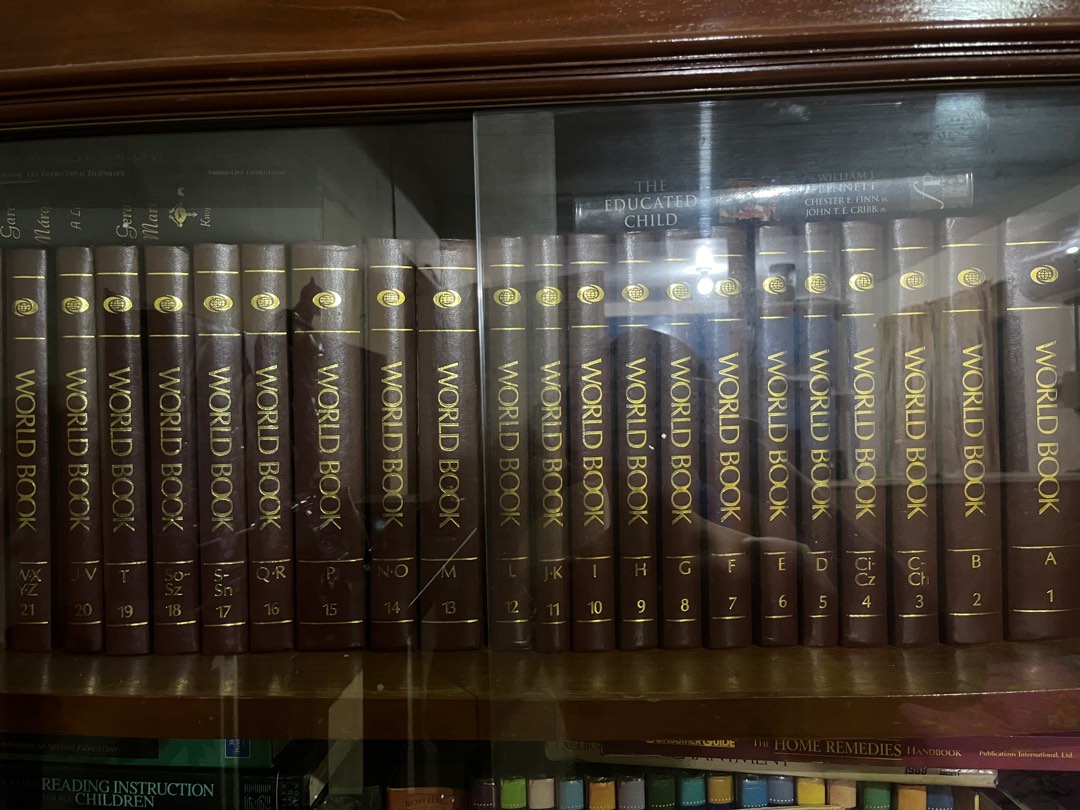 World Book Encyclopedia, Hobbies & Toys, Books & Magazines, Textbooks