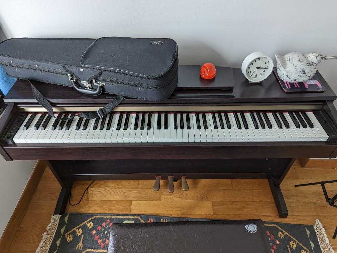 Yamaha clp 320 electric piano for sale, Hobbies & Toys, Music & Media