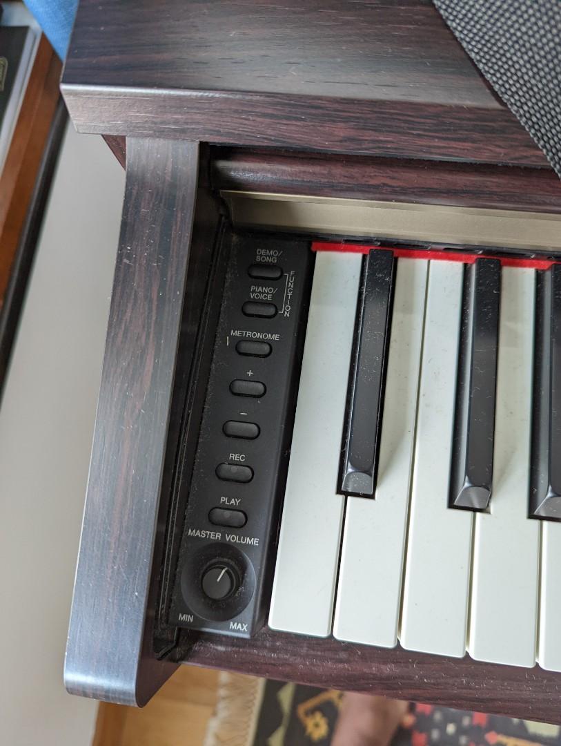 Yamaha clp 320 electric piano for sale, Hobbies & Toys, Music & Media