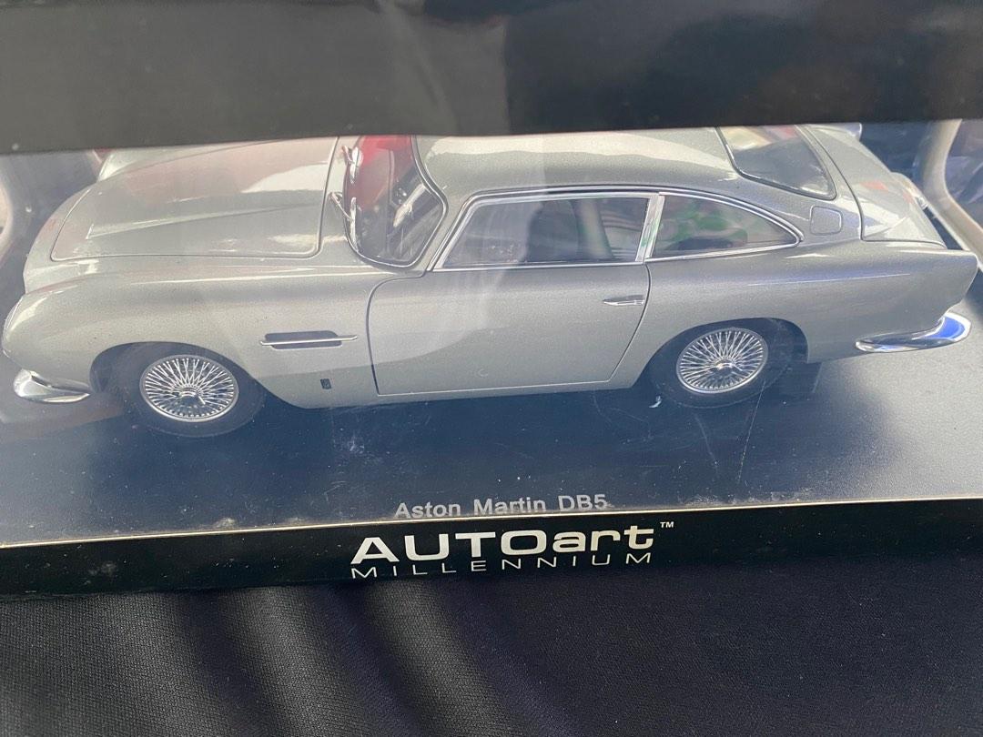 Autoart Millennium Aston Martin DB5 1964 - Silver (1:18 scale 