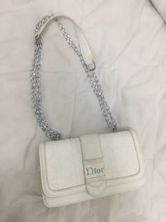 (Category: ) located in . Submitted by CZA.PRELOVED (Listing ID 1193734294, Image 1). Description: .