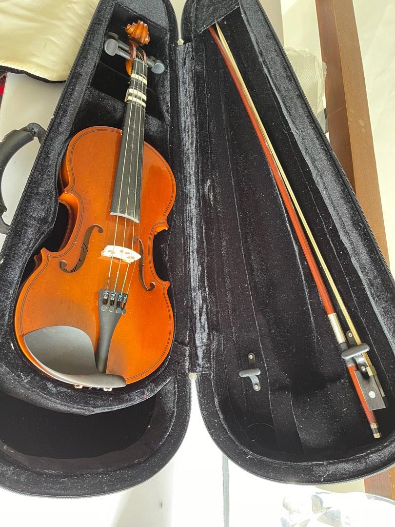 Beginners Violin with Hard Case LAZER (Category: Musical Instruments) located in Pasig City. Submitted by aesthetic_dress (Listing ID 1193594879, Image 2). Description: .