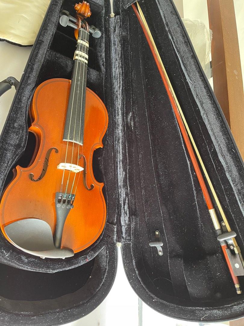 Beginners Violin with Hard Case LAZER (Category: Musical Instruments) located in Pasig City. Submitted by aesthetic_dress (Listing ID 1193594879, Image 1). Description: .
