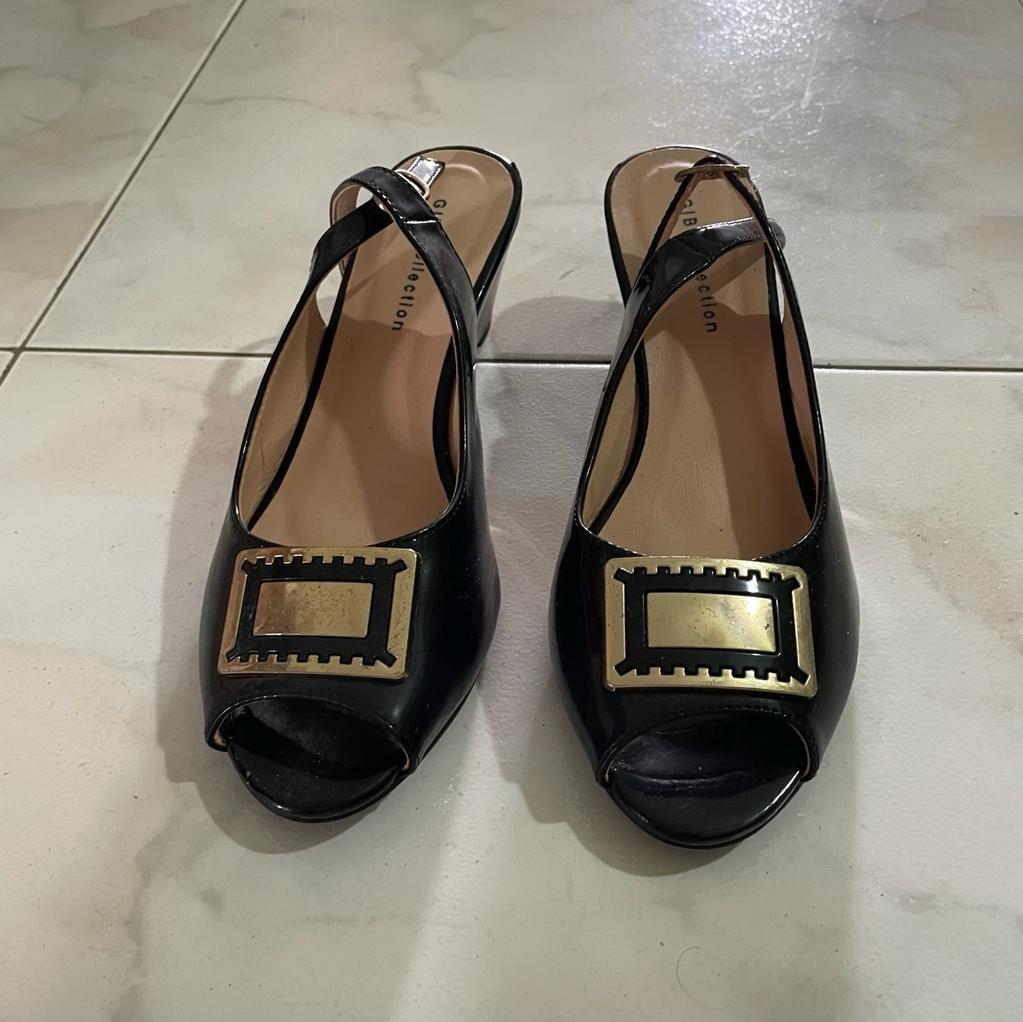 Black peep toe ladies office shoes with raised heel