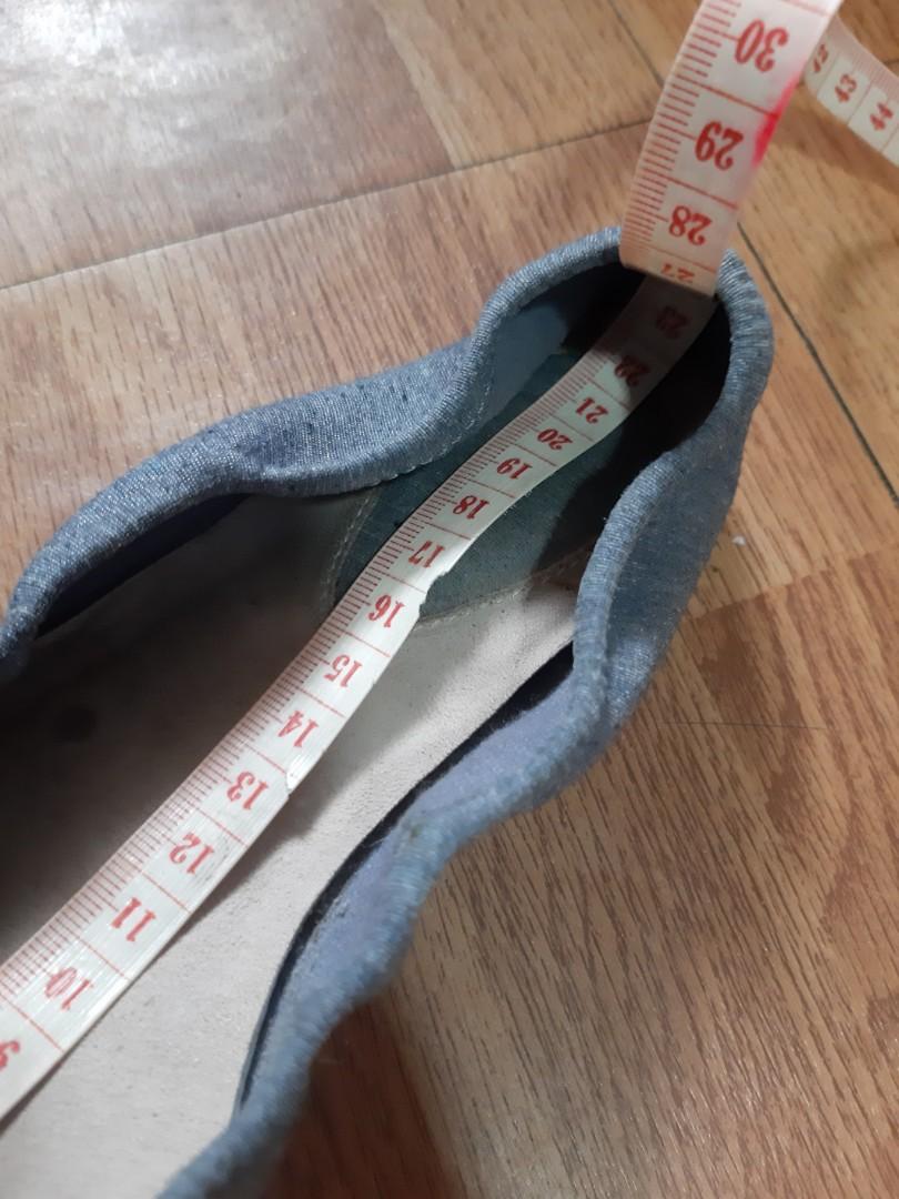 Bloch ballet flats (Category: Flats & Sandals) located in Pasig City. Submitted by mommy_b (Listing ID 1193643599, Image 3). Description: Well used, needs cleaning. Stored during the pandemic so nagkaissue sa soles (pinaayos ko na po sa shoe repair shop, pinatahi ko na rin para mas matibay ☺). Selling as mejo masikip na saken. This fits U5 5 (insole length is 23 cm). Just send me a message for additional pics and details pls. All sales are final.